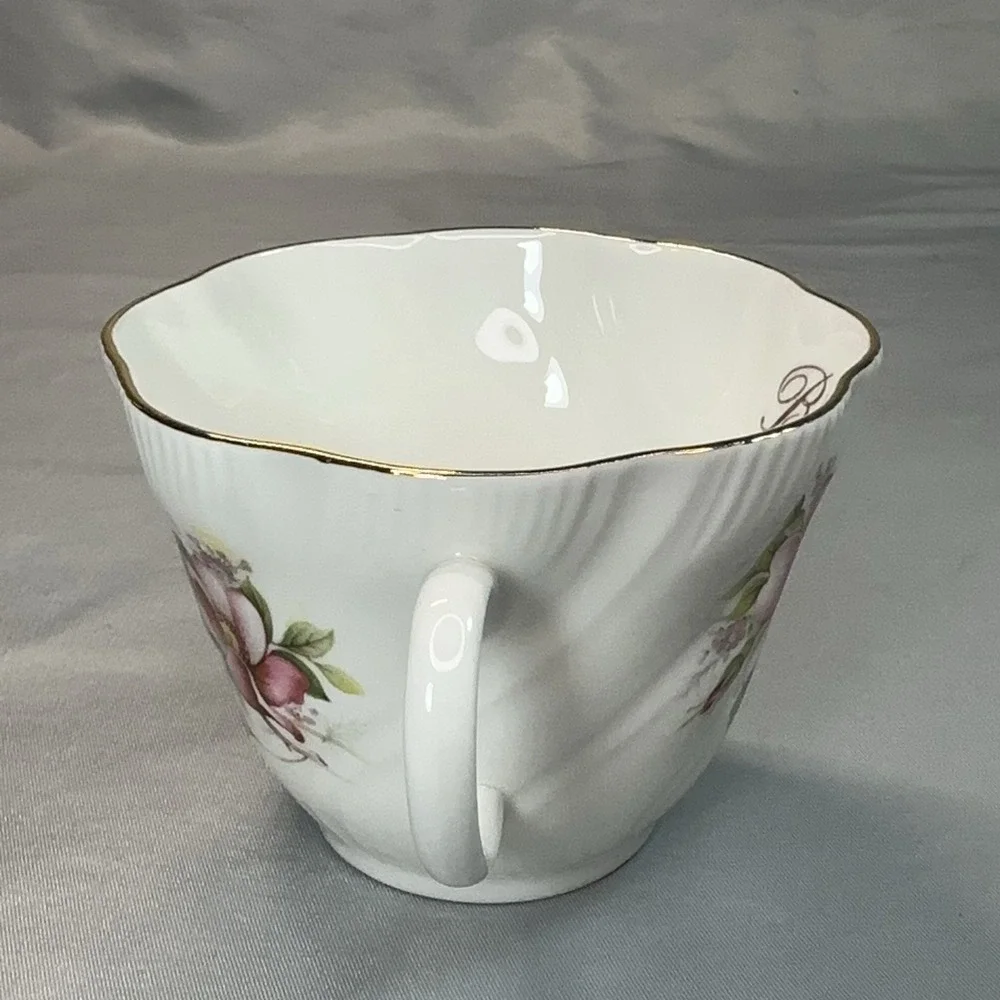 Queen's Prairie Rose‎ Tea Cup and Saucer Banff Alberta England Bone China